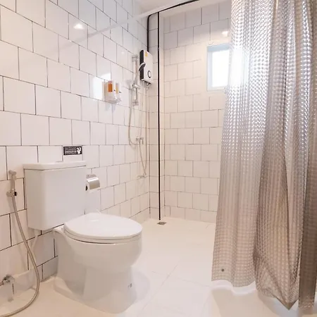 Mini-Me Hubs, Charm Suites & Pool In Old City 清邁 外观 照片