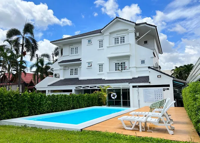 Mini-Me Hubs, Charm Suites & Pool In Old City